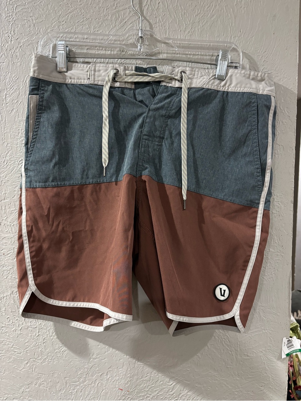 Vuori Men’s Cruise Board Shorts in Lake Hazelnut Linen Texture Tie Up size 30